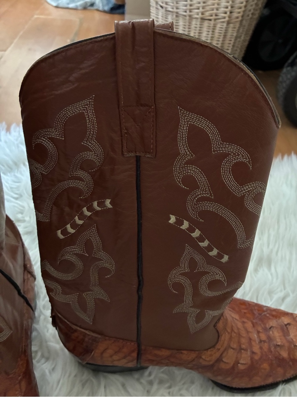 Leather Western BOOTS. Size 10. - Picture 6 of 9